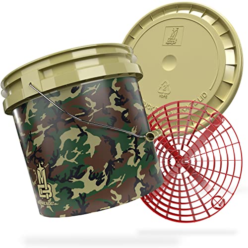 MAGIC BUCKET | Auto Handwäsche Bundle | Wascheimer mit passendem Eimer Deckel 3,5 US GALLONEN ca. 13 Liter | Mit Grit Guard Eimereinsatz Schmutzsieb | Waschset Camouflage Grün/Rot von MAGIC BUCKET