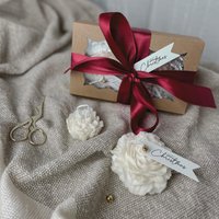 Geschenk Set I Pfingstrose Sojawachskerze Wichtelgeschenk Gastgeschenk Blumenkerze Floral Abstrakte Kerze Vegan Peony von MAIKEABLE
