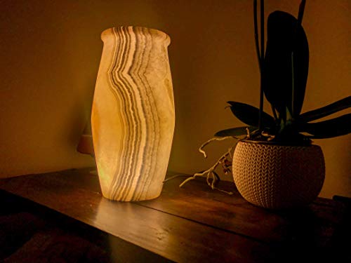 Maison Zoe Alabaster Steinlampe - Leuchtvase- handgeschnitzte Dekovase - Regallampe ~ 4Kilos von MAISON ZOE HANDMADE ACCESSORIES