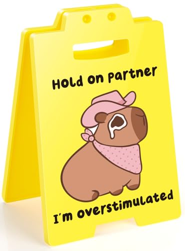 Niedliches Capybara-Schreibtischschild für Büro – lustiges "I'm Overstimulated" Meme-Dekor, Neuheit Gag Geschenk für Kollegen, ADHS Angst, soziale Batterie Warnschild Niedliches Capybara-Schreibtischschild für Büro – lustiges "I'm Overstimulated" Meme-Dekor, Neuheit Gag Geschenk für Kollegen, ADHS Angst, soziale Batterie Warnschild von MAMAGIFTREE