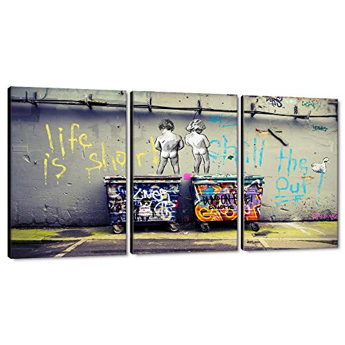 Bansky Street Graffiti-Wandkunst Zwei Kinder Pinkeln Leinwand-Kunstdruck Moderne Heimwanddekoration für Wohnzimmer Schlafzimmer 3-teilig gerahmtes Kunstwerk fertig zum Aufhängen – 183 cm B x 91 cm H von MAMAGO