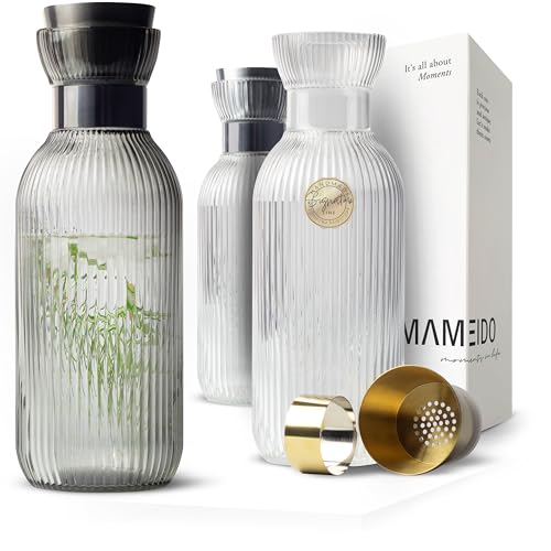 MAMEIDO Wasserkaraffe 1,5l & 1l - Glaskaraffe mit Deckel & Sieb, mundgeblasene Karaffe Glas, Wasserkrug mit edler Optik für besondere Anlässe, Karaffen zum Verschenken (Smoke Black, 1500ml) von MAMEIDO