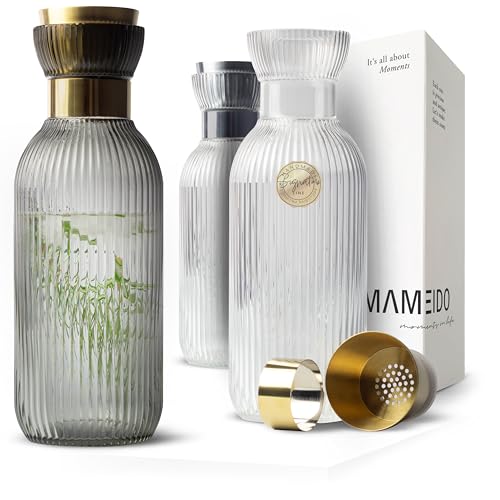 MAMEIDO Wasserkaraffe 1 l, Glaskaraffe mit Deckel & Sieb, mundgeblasene Karaffe Glas, Wasserkrug mit edler Optik für besondere Anlässe, Karaffen zum Verschenken (Smoke Gold) von MAMEIDO