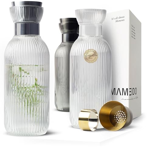 MAMEIDO Wasserkaraffe 1 l, Glaskaraffe mit Deckel & Sieb, mundgeblasene Karaffe Glas, Wasserkrug mit edler Optik für besondere Anlässe, Karaffen zum Verschenken (Crystal Silver) von MAMEIDO