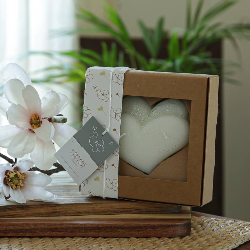 Kerze Herz in Geschenkverpackung - zur Hochzeit, Muttertag, Valentinstag - 2-Docht - weiß von MARELIDA