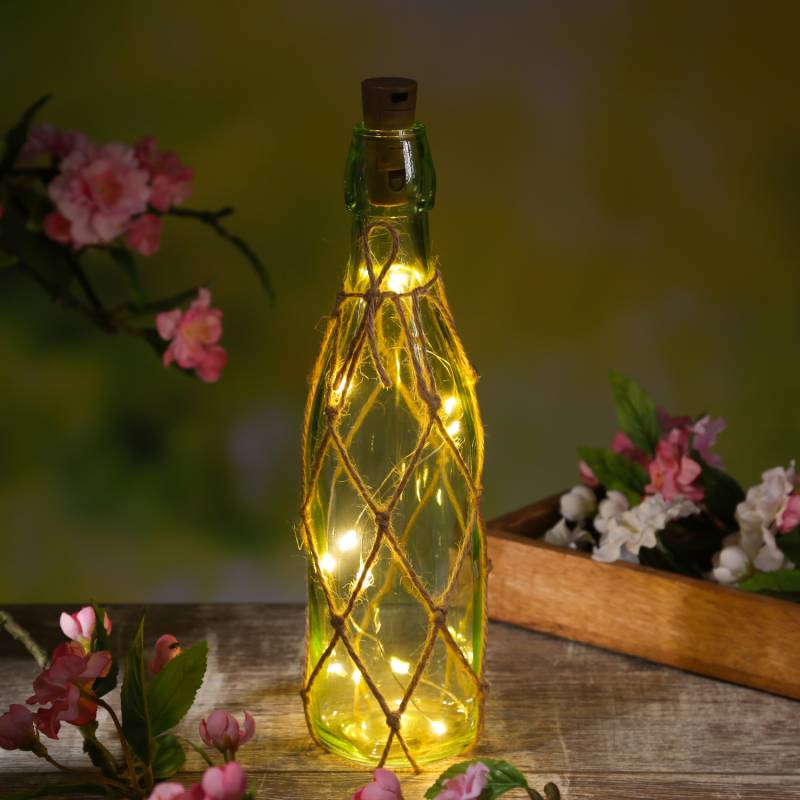 LED Dekoflasche mit Juteseil und LED Drahtlichterkette - Leuchtflasche - H: 28cm - hellgrün von MARELIDA
