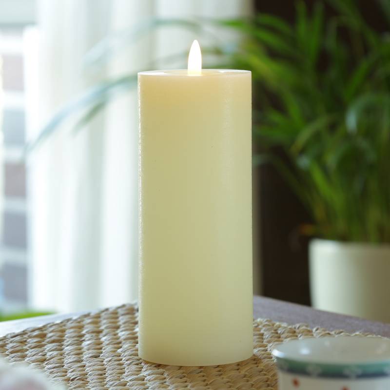 LED Kerze LINA - Rustik-Optik - Echtwachs - 3D Flamme - H: 19cm - D: 7cm - Batterie - Timer - creme von MARELIDA