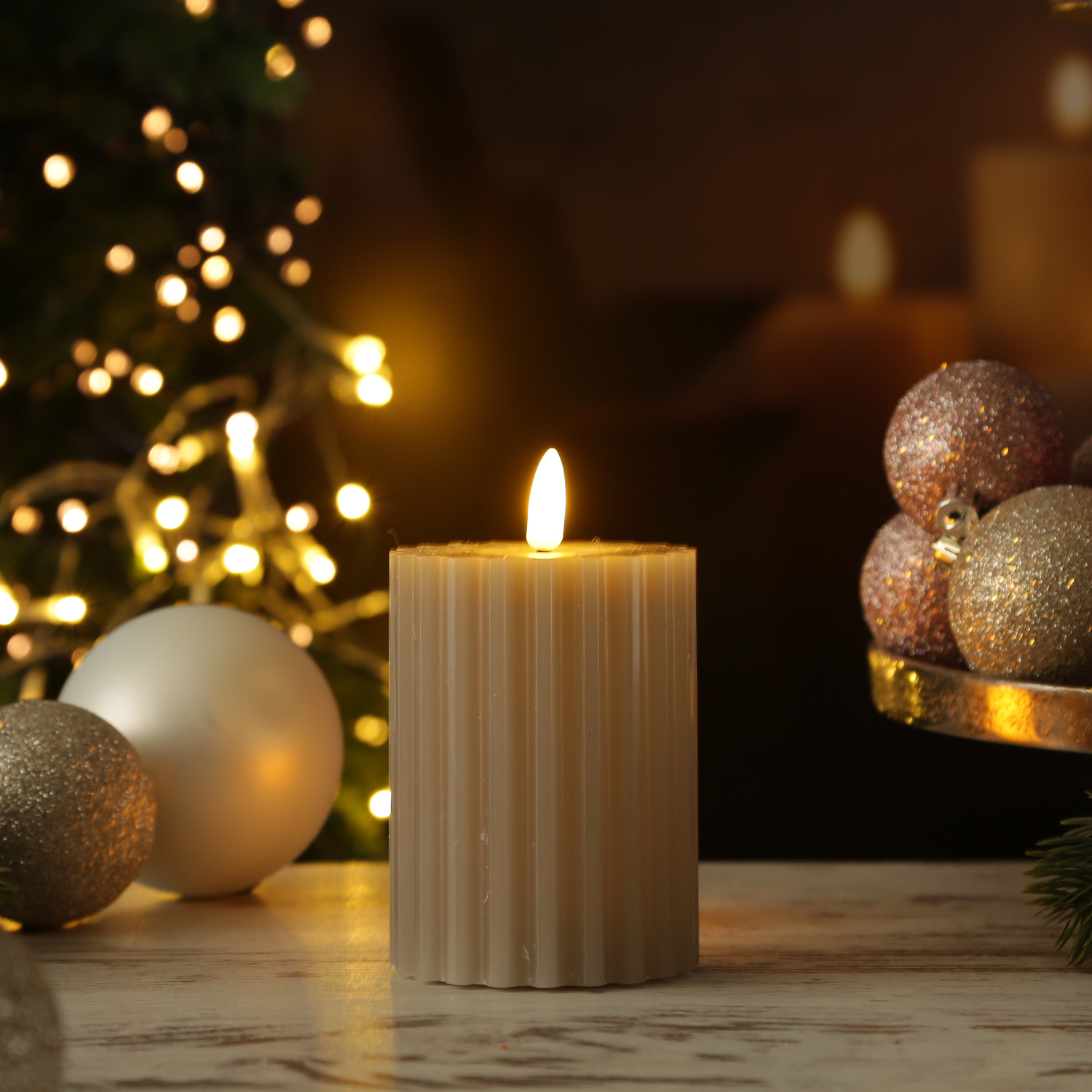 LED Kerze LIV - gerillt - Echtwachs - warmweiße 3D Flamme - H: 12cm - D: 7,5cm - Timer - grau von MARELIDA