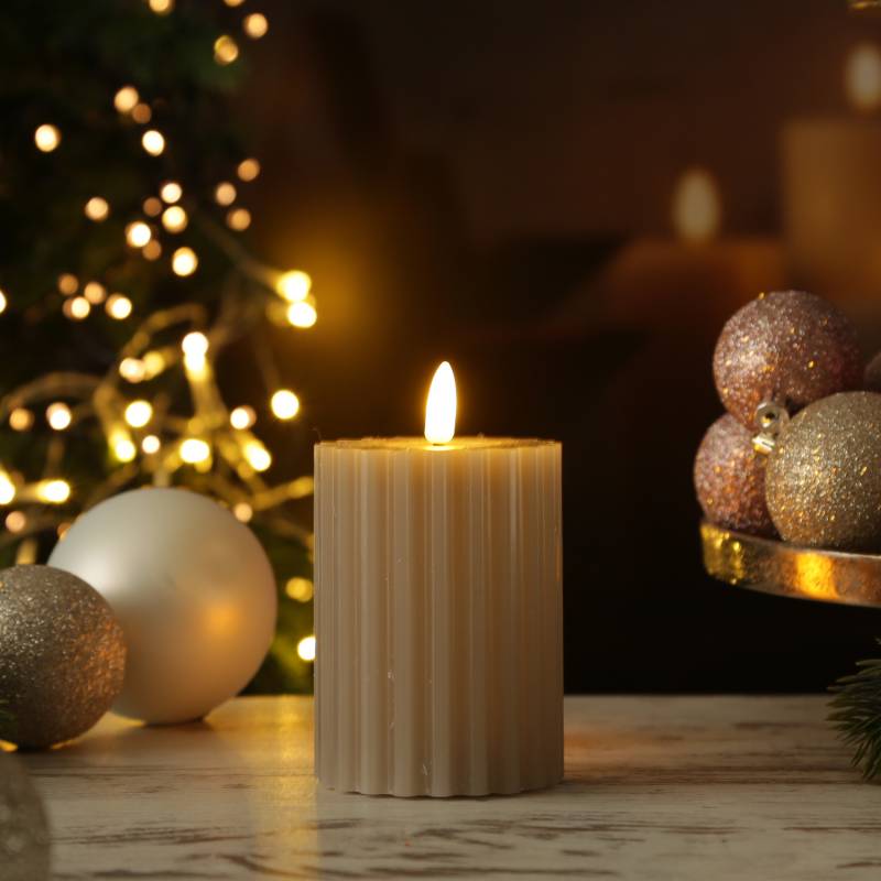 LED Kerze LIV - gerillt - Echtwachs - warmweiße 3D Flamme - H: 12cm - D: 7,5cm - Timer - grau von MARELIDA