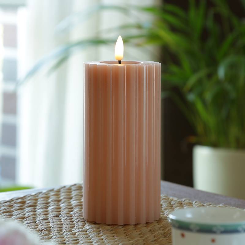 LED Kerze LIV - gerillt - Echtwachs - warmweiße 3D Flamme - H: 17,5cm - D: 7,5cm - Timer - altrosa von MARELIDA