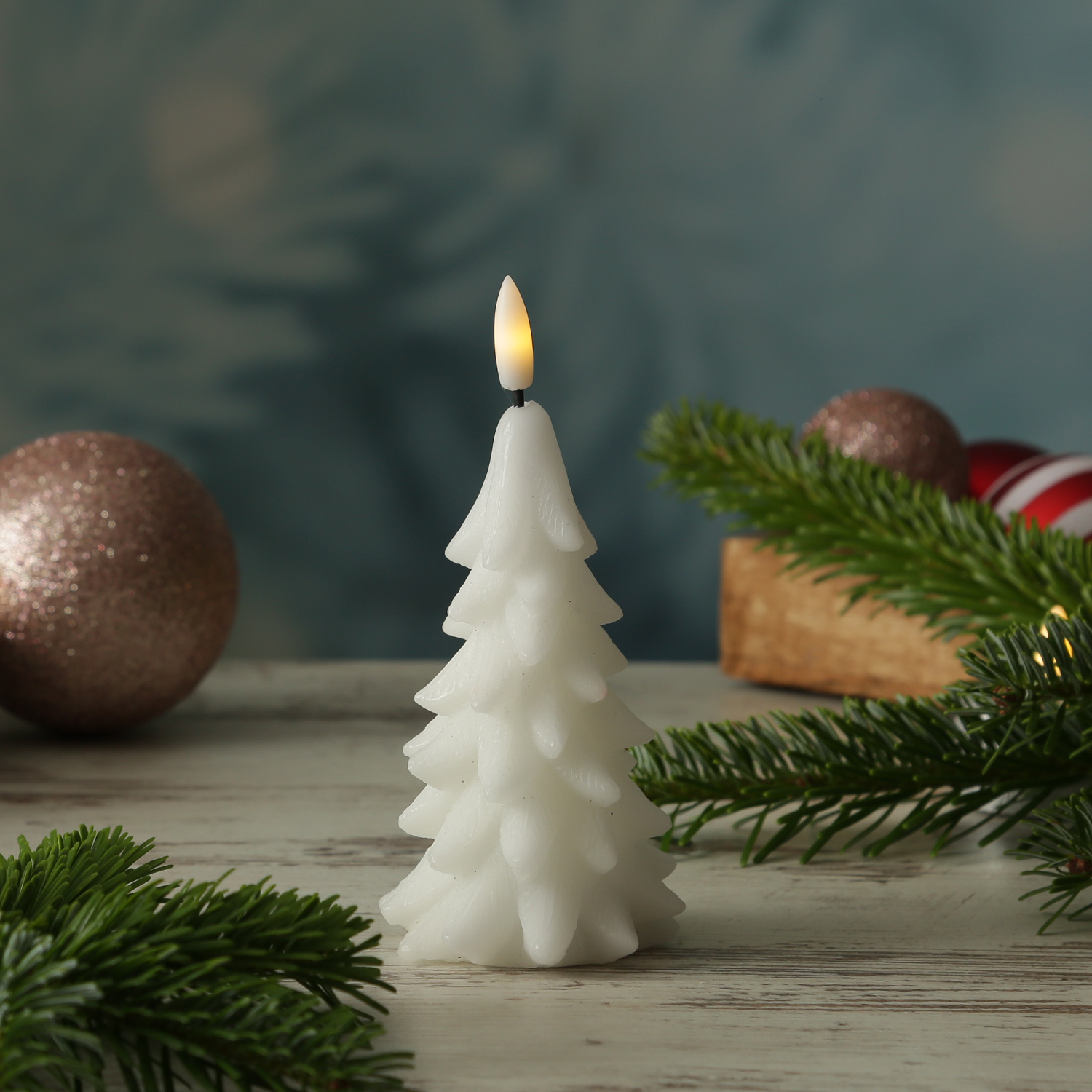 LED Kerze Tannenbaum - Echtwachs - 3D Flamme - inkl. Batterie - H: 16cm - Timer - weiß LED Kerze Tannenbaum - Echtwachs - 3D Flamme - inkl. Batterie - H: 16cm - Timer - weiß von MARELIDA
