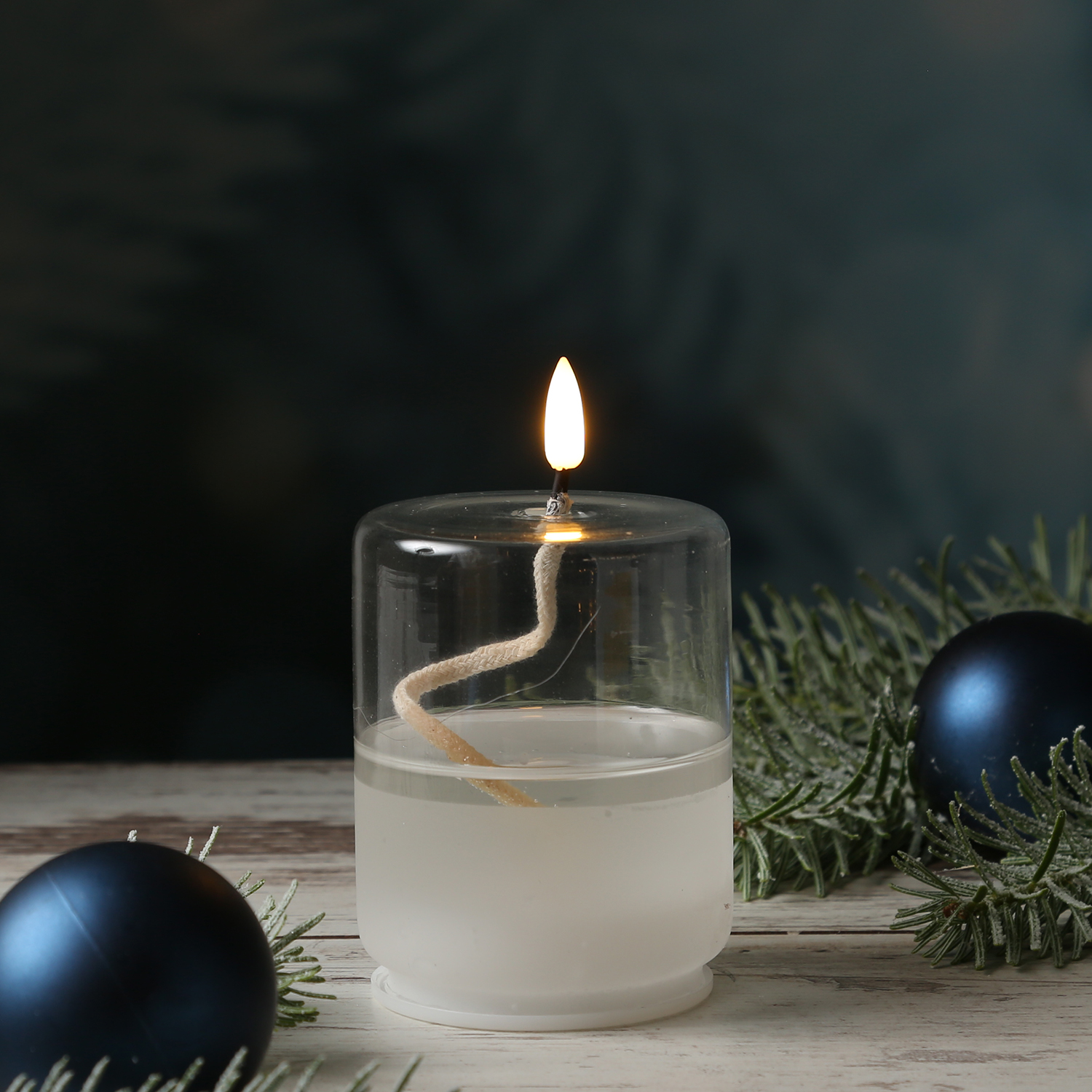 LED Kerze im Glas - Öllampe mit Flüssigwachs Optik - flackernde 3D Flamme - Timer - H: 13cm - rund von MARELIDA