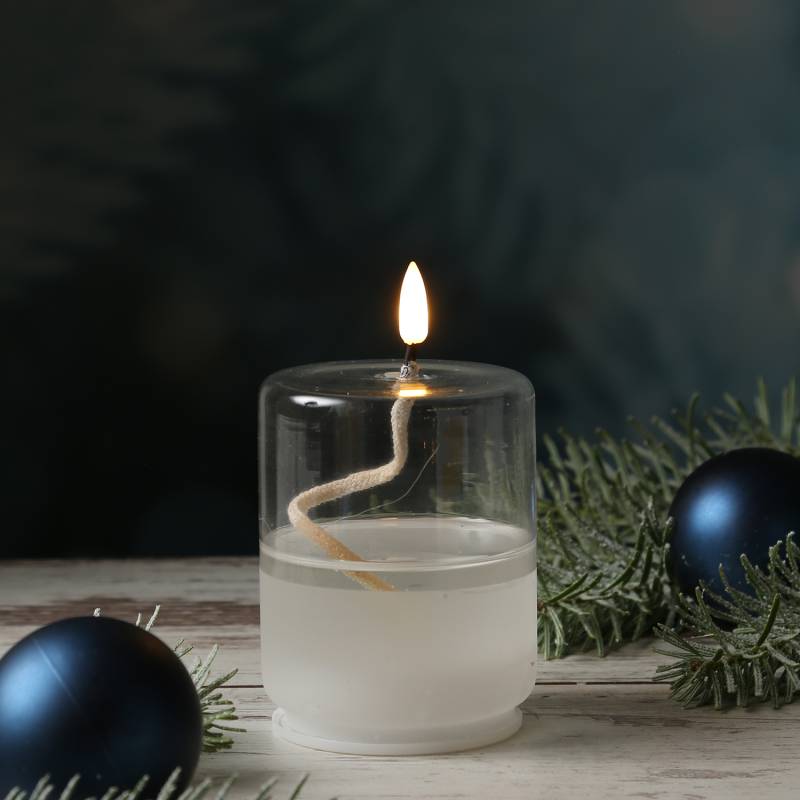 LED Kerze im Glas - Öllampe mit Flüssigwachs Optik - flackernde 3D Flamme - Timer - H: 13cm - rund von MARELIDA