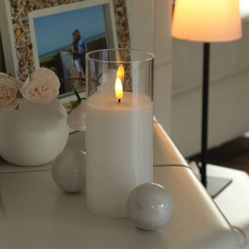LED Kerze im Glas - Windlicht - Echtwachs - flackernde 3D Flamme - Timer - H: 17,5cm - D: 7,5cm von MARELIDA
