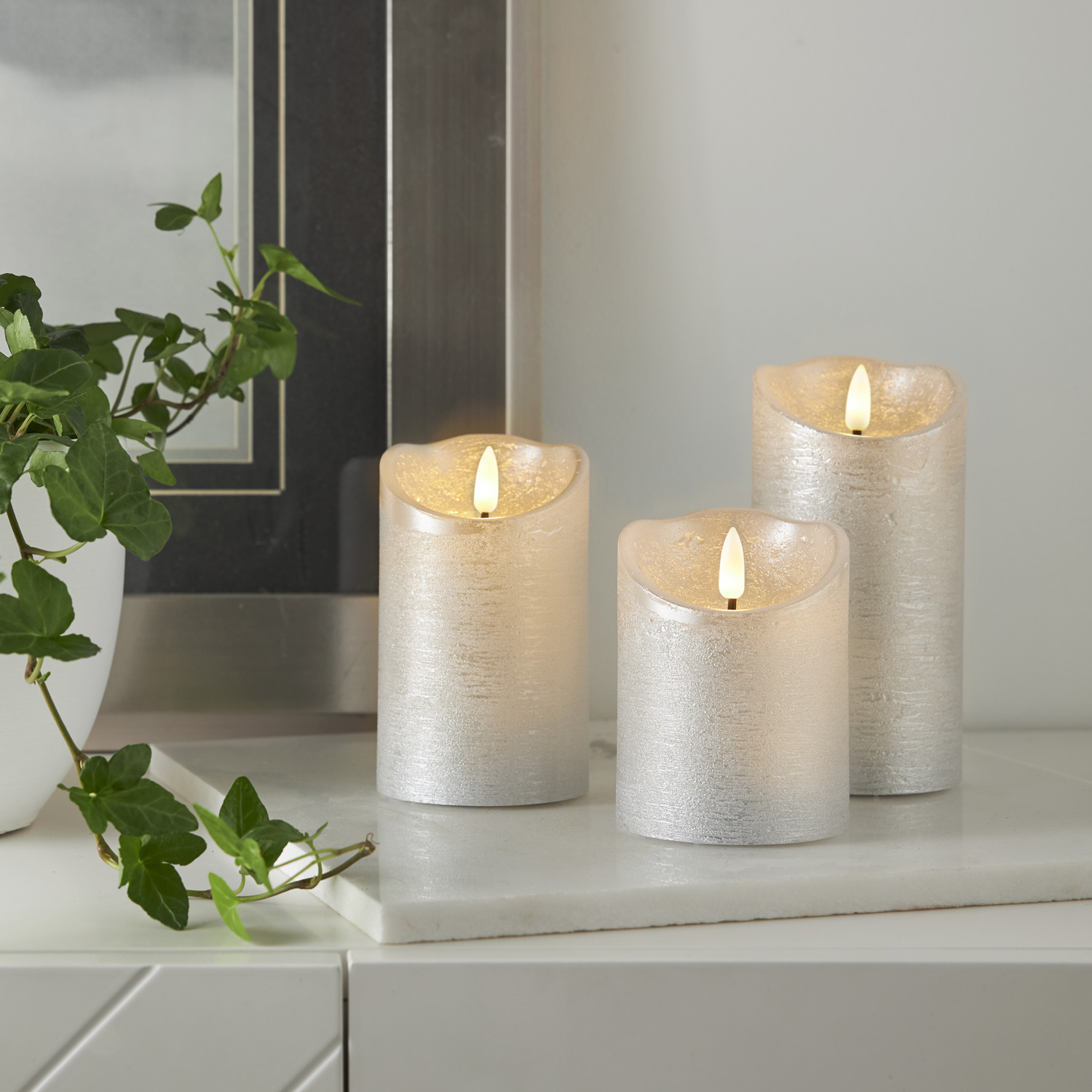 LED Kerzenset FLAMME - Rustik-Optik - Echtwachs - 3D Flamme - 3 Größen - Timer - silber - 3er Set von MARELIDA
