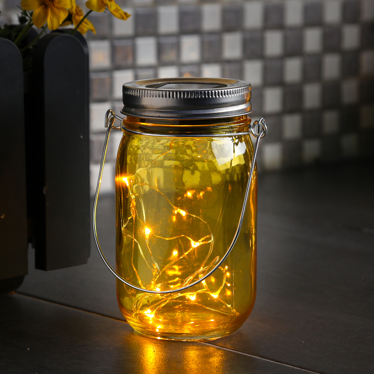LED Solar Glas - Windlicht - mit Drahtlichterkette - Lichtsensor - H: 14cm - D: 8cm - gelb LED Solar Glas - Windlicht - mit Drahtlichterkette - Lichtsensor - H: 14cm - D: 8cm - gelb von MARELIDA