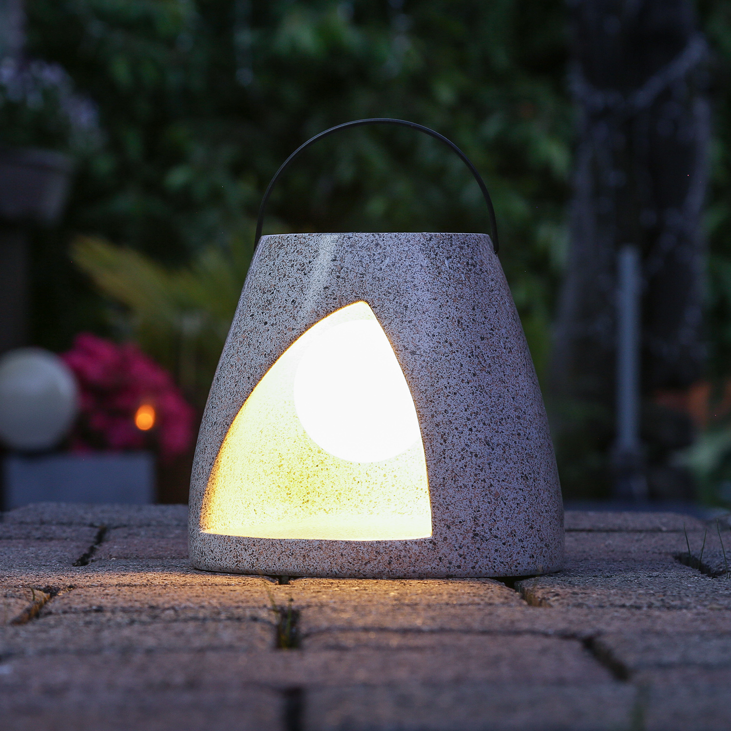 LED Solar Laterne - Kugellampe im Stein - Polyresin - 3 warmweiße LED - H: 19,5cm - beige LED Solar Laterne - Kugellampe im Stein - Polyresin - 3 warmweiße LED - H: 19,5cm - beige von MARELIDA