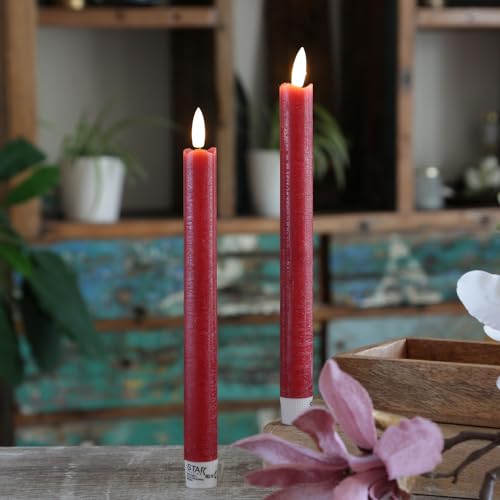 MARELIDA LED Stabkerzen Tafelkerzen Dinnerkerzen Rustik-Optik Echtwachs flackernde 3D Flamme Timer 2er Set (25cm, rot) von MARELIDA