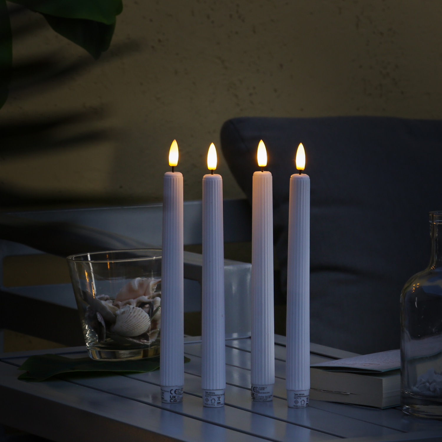 LED Stabkerzen LIV - LED Tafelkerzen mit Rillen - Kunststoff - H: 25cm - Timer - weiß - 2er Set LED Stabkerzen LIV - LED Tafelkerzen mit Rillen - Kunststoff - H: 25cm - Timer - weiß - 2er Set von MARELIDA