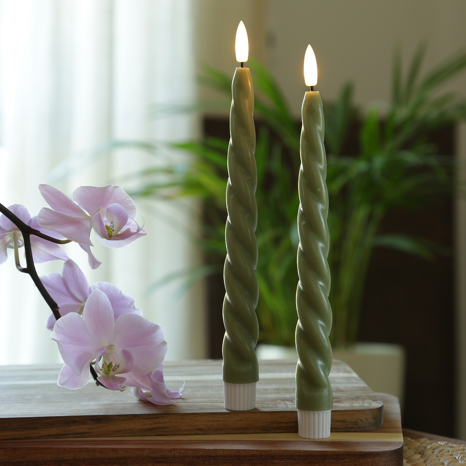 LED Stabkerzen TWIST - Echtwachs - flackernde 3D Flamme - H: 25cm - Timer - grün - 2er Set LED Stabkerzen TWIST - Echtwachs - flackernde 3D Flamme - H: 25cm - Timer - grün - 2er Set von MARELIDA