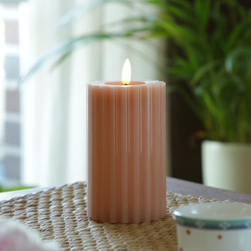 MARELIDA LED Kerze Echtwachskerze gerillt geriffelt Stumpenkerze mit senkrechten Rillen und flackernder Flamme Timer altrosa Wachskerze für Innen (Höhe: 14,5cm) von MARELIDA