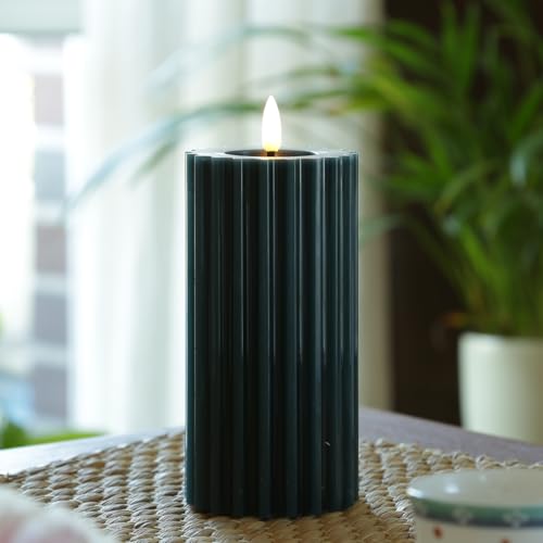 MARELIDA LED Kerze Echtwachskerze gerillt geriffelt Stumpenkerze mit senkrechten Rillen und flackernder Flamme Timer blau Wachskerze für Innen (Höhe: 17,5cm) von MARELIDA