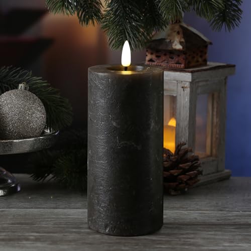 MARELIDA LED Kerze LINA Rustik Optik Echtwachs flackernde 3D Flamme Timer braun (19cm Höhe) von MARELIDA