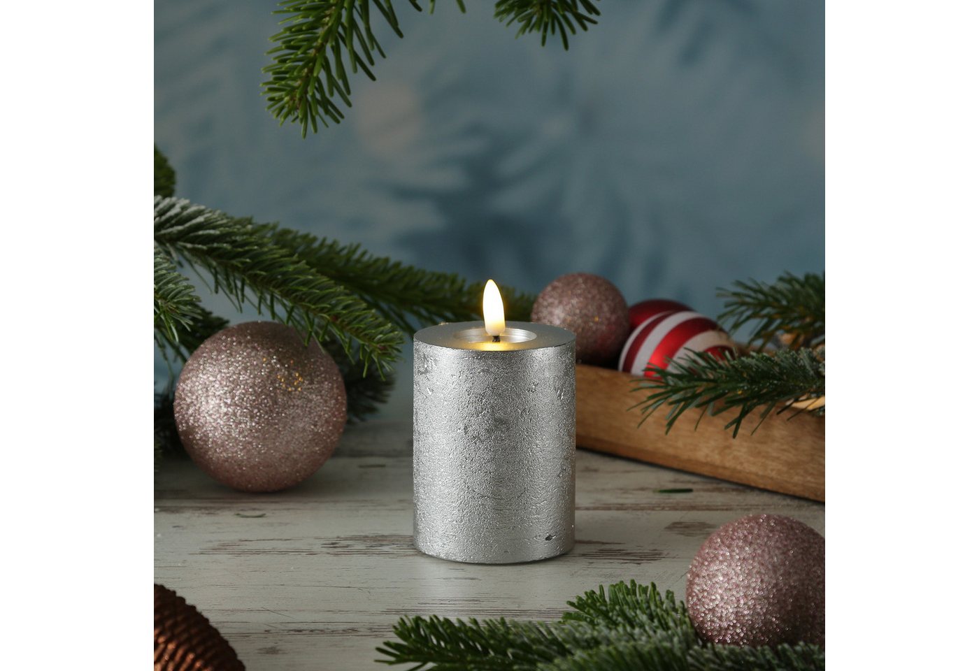 MARELIDA LED-Kerze LINA Rustik Optik Echtwachskerze flackernd Timer H: 11cm D: 7cm silber von MARELIDA