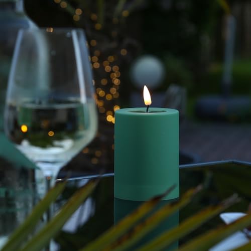 MARELIDA LED Kerze Outdoor DELUXE Homeart mit realistischer 3D Flamme Stumpenkerze Kunststoff für Innen/Außen grün (D: 7,5cm - H: 10cm) von MARELIDA