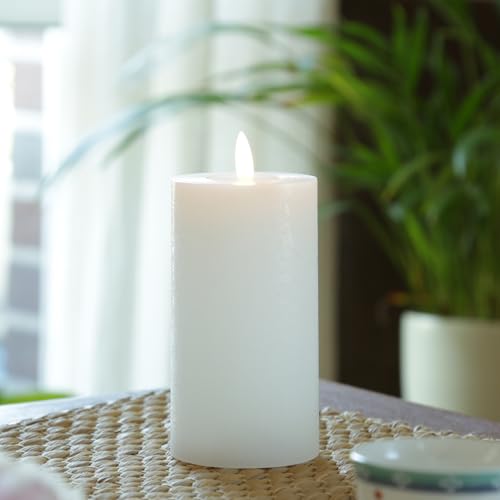 MARELIDA LED Kerze in Rustik Optik Echtwachskerze Stumpenkerze mit leicht flackernder Flamme und Timer Wachskerze für Innen in weiß (D: 7cm - H: 15cm) von MARELIDA