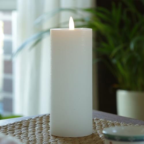 MARELIDA LED Kerze in Rustik Optik Echtwachskerze Stumpenkerze mit leicht flackernder Flamme und Timer Wachskerze für Innen in weiß (D: 7cm - H: 19cm) von MARELIDA