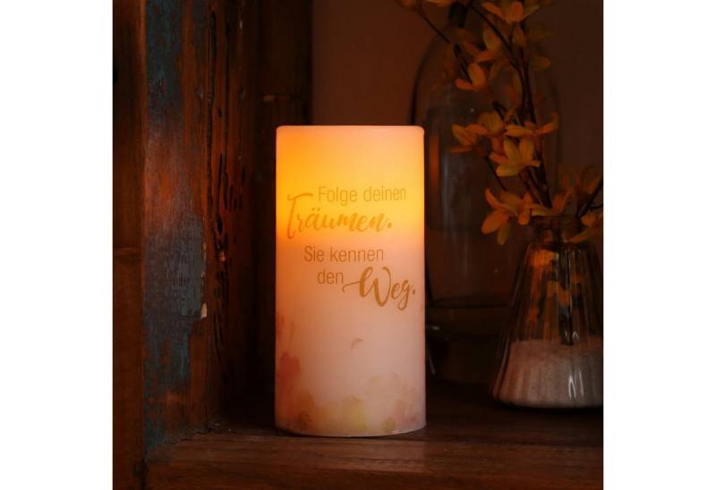 MARELIDA LED-Kerze mit Träume Zitat Blumen Motiv Design Echtwachs flackernd H:15cm weiß von MARELIDA