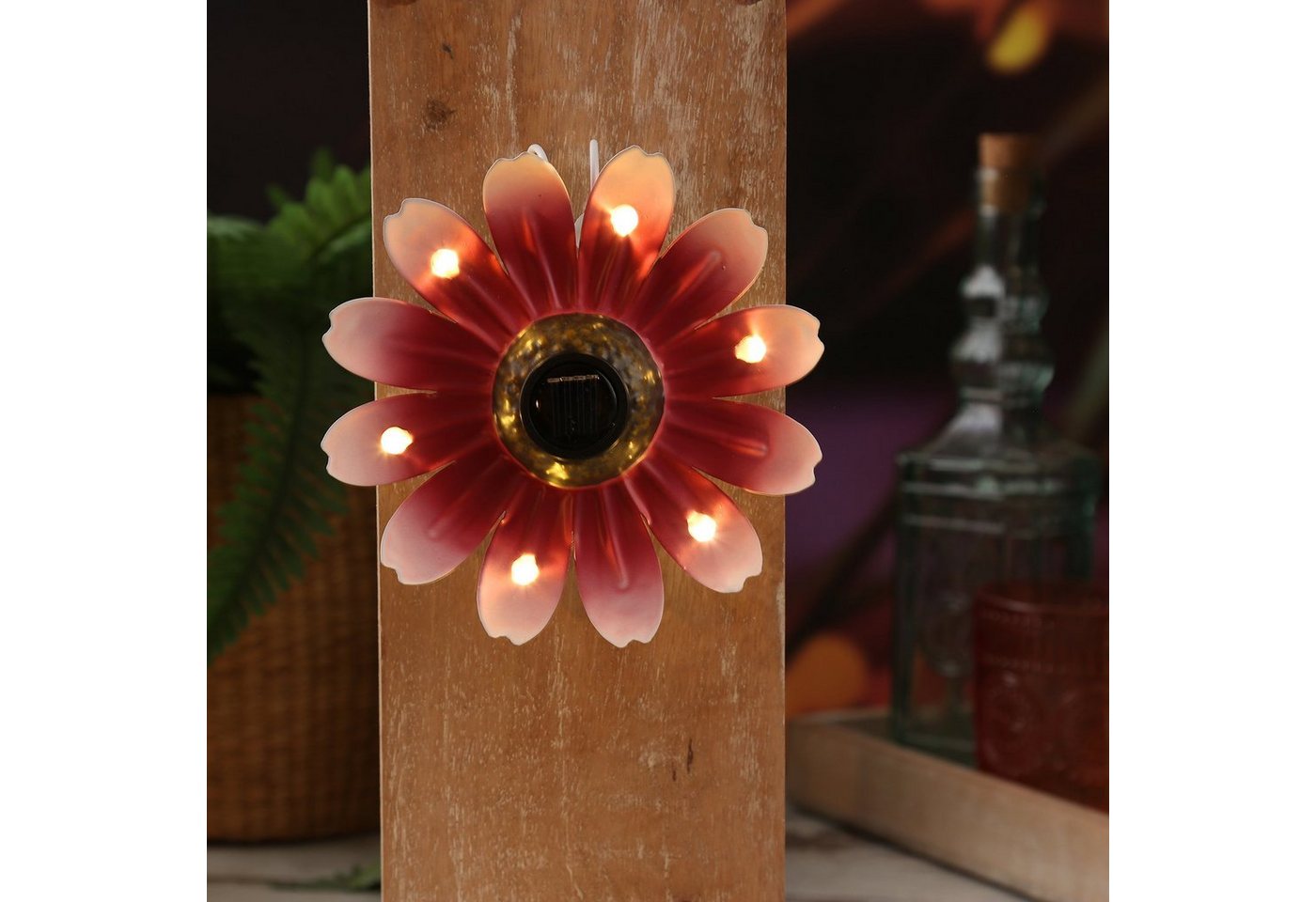 MARELIDA LED Solarleuchte LED Solar Blume rot H: 14cm hängend Wanddeko Hauswand Hängedeko, LED Classic, warmweiß (2100K bis 3000K) von MARELIDA