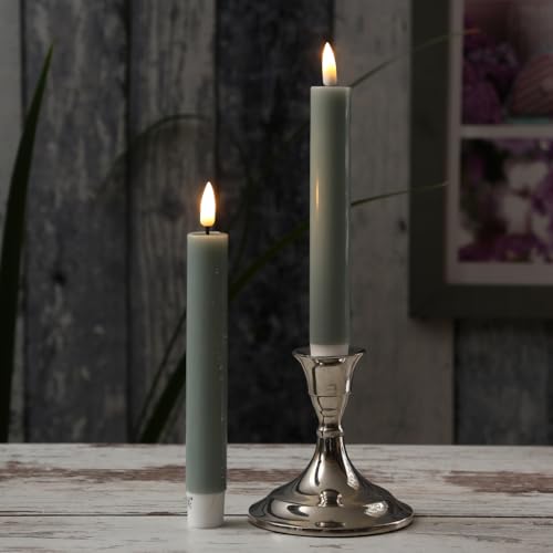 MARELIDA LED Stabkerzen Echtwachs Deluxe Homeart Dinnerkerzen Tafelkerzen Spitzkerzen mit realistischer 3D Flamme mit Wachsspiegel salbeigrün Indoor (2 Stabkerzen H: 15cm) von MARELIDA
