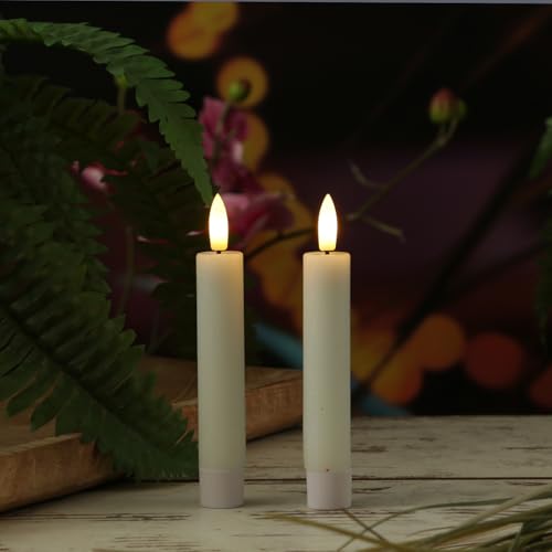 MARELIDA LED Stabkerzen in Rustik Optik Echtwachskerzen Dinnerkerzen Spitzkerzen mit leicht flackernder Flamme und Timer Tafelkerzen für Innen in weiß (2 Stabkerzen H: 14cm) von MARELIDA