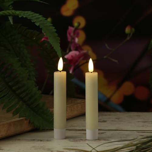 MARELIDA LED Stabkerzen in Rustik Optik Echtwachskerzen Dinnerkerzen Tafelkerzen mit leicht flackernder Flamme und Timer Spitzkerzen für Innen in creme (2 Stabkerzen H: 14cm) von MARELIDA