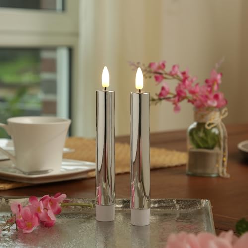 MARELIDA LED Stabkerzen silber glänzend festliche Kunststoff Dinnerkerzen Tafelkerzen Spitzkerzen mit Timer flackernd Batterieberieben für Innenbereich (2 Stabkerzen 17cm) von MARELIDA
