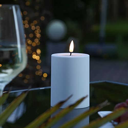 LED Stumpenkerze MIA DELUXE HOMEART aus Kunststoff realistische 3D Flamme H: 10cm D: 7,5cm für Innen/Außen weiß LED Stumpenkerze MIA DELUXE HOMEART aus Kunststoff realistische 3D Flamme H: 10cm D: 7,5cm für Innen/Außen weiß von MARELIDA