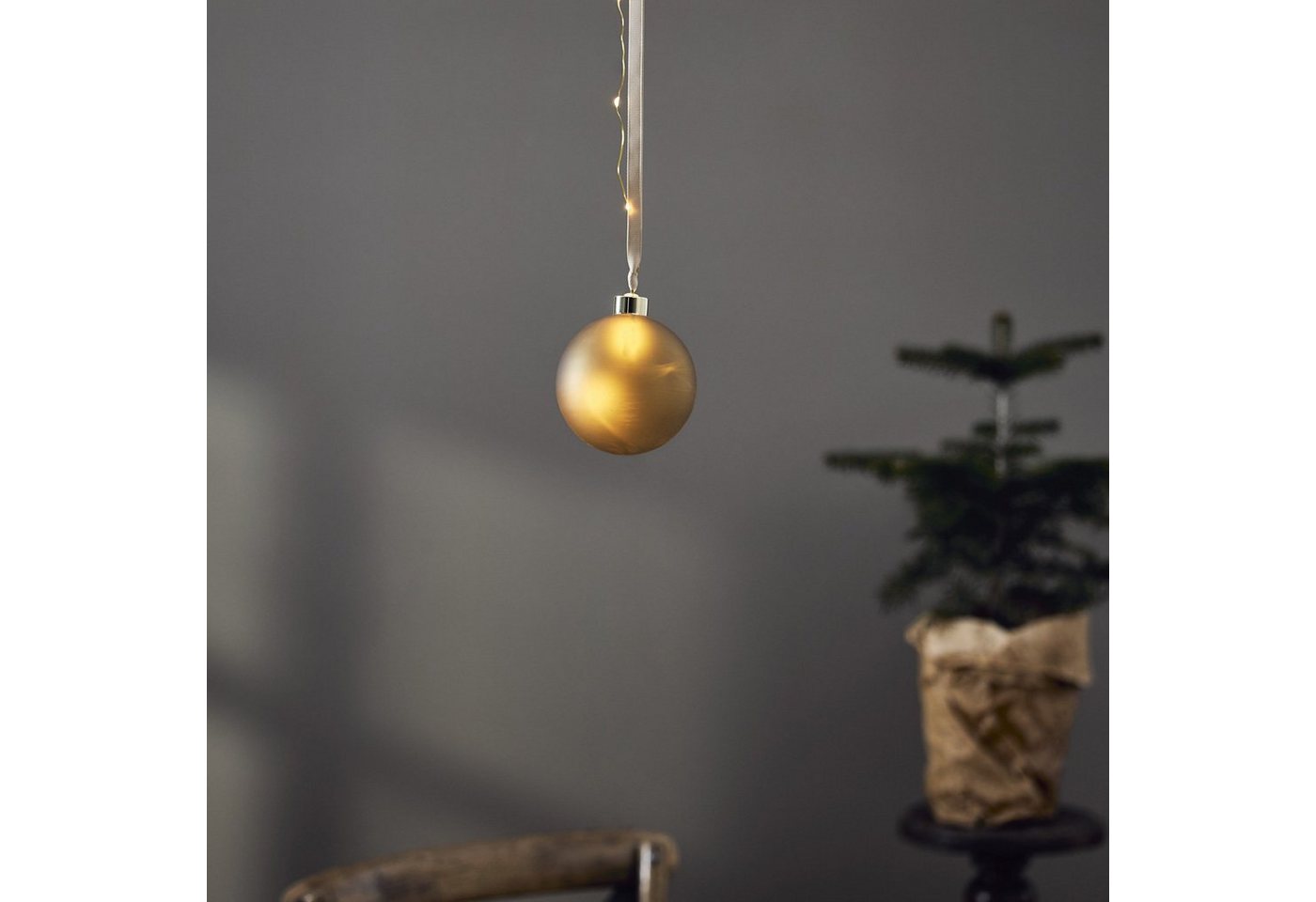 MARELIDA Weihnachtsbaumkugel LED Weihnachtskugel beleuchtete Christbaumkugel Glas Timer gold 10cm (1 St) von MARELIDA