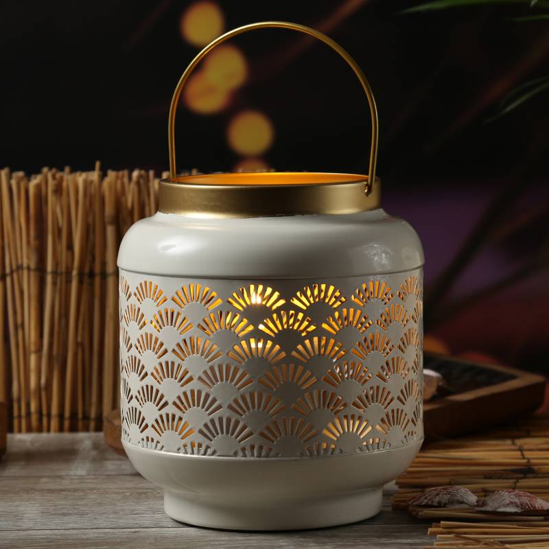 Windlicht mit Fächer Muster - Laterne - mit Henkel - Metall - H: 20cm - creme von MARELIDA