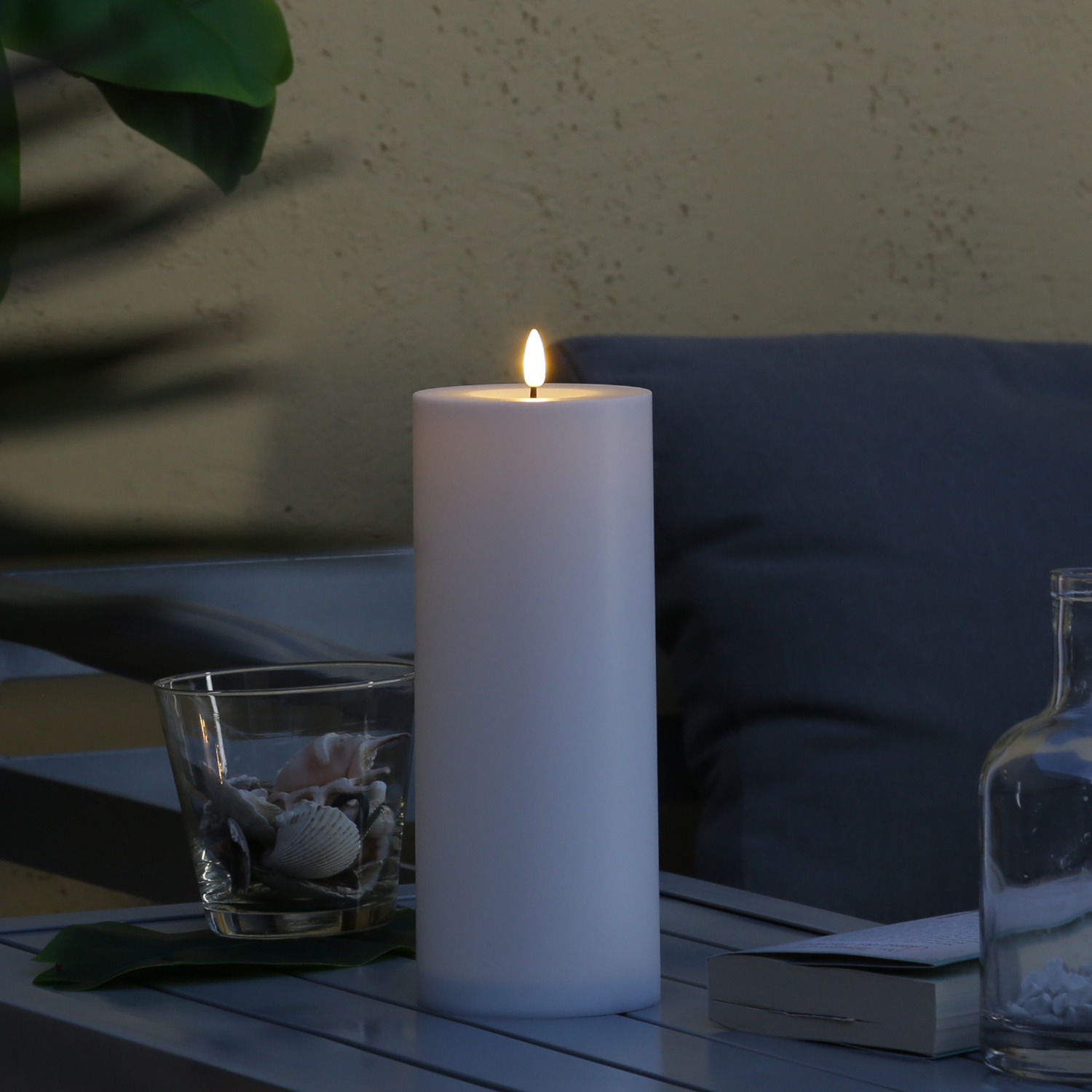 XXL LED Kerze - Outdoorkerze - H: 27,5cm/D: 10cm - Timer/Sensor - für Innen/Außen - weiß XXL LED Kerze - Outdoorkerze - H: 27,5cm/D: 10cm - Timer/Sensor - für Innen/Außen - weiß von MARELIDA