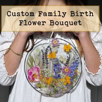 Custom Familie Geburt Blumenstrauß, Personalisiertes Geschenk Für Mama, Familien Porträt, Muttertag, Oma, Gepresste Blume Rahmen von MARIAELA