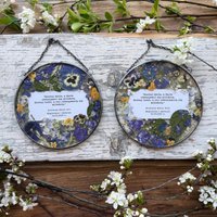 Personalisiertes Hochzeitsgeschenk Für Mama - 2Er-Set Gepresste Blumenglas-Sonnenfänger Buntglasrahmen Mit Benutzerdefiniertem Text Brautgeschenk von MARIAELA