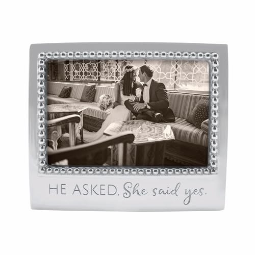 MARIPOSA 3906HE He Asked. Rahmen She Said Yes, Metall, Silber, 10 x 15 cm MARIPOSA 3906HE He Asked. Rahmen She Said Yes, Metall, Silber, 10 x 15 cm von MARIPOSA