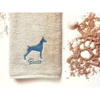 Doberman Hundetuch Bestickt/Personalisierter Name Hunderasse Handtuch Initialen Haustiername Kastanienbraun Marine Grau Weiß Beige Braun Doberman Hundetuch Bestickt/Personalisierter Name Hunderasse Handtuch Initialen Haustiername Kastanienbraun Marine Grau Weiß Beige Braun von MARLEstore