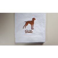 Vizsla Besticktes Hundetuch/Personalisiertes Namenshunderassetuch Initialen Haustiername Kastanienbraunes Marine-Grau-Weiß-Beige-Brauntuch von MARLEstore