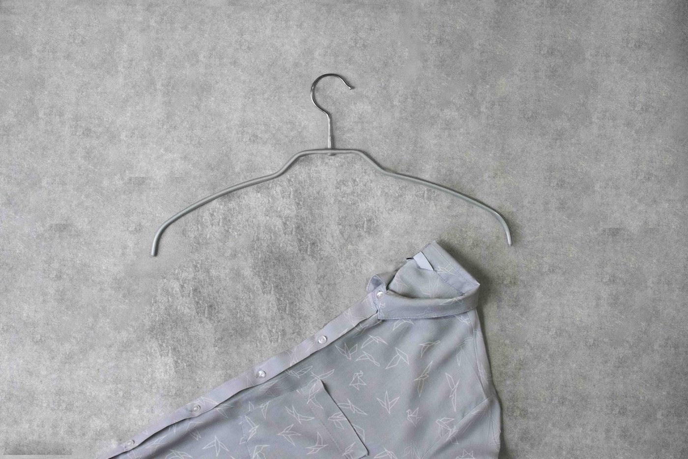 MAWA Kleiderbügel MAWA Silhouette light 42/FT Form-Leichtbügel aus gewalztem 2,8 mm Stahldraht, ganzflächig rutschhemmend ummantelt, drehbarer Haken, besonders platzsparend, geeignet für Blusen und Hemden, 20 Stück von MAWA