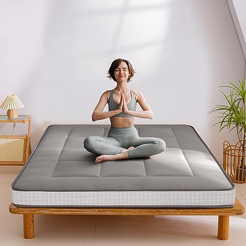 MAXYOYO Futon-Matratze, 15 cm gepolsterte japanische Bodensteppmatratze, extra dicke Isomatte, atmungsaktive Bodenliege, Gästebett, Autobett (Anthrazit, King) von MAXYOYO