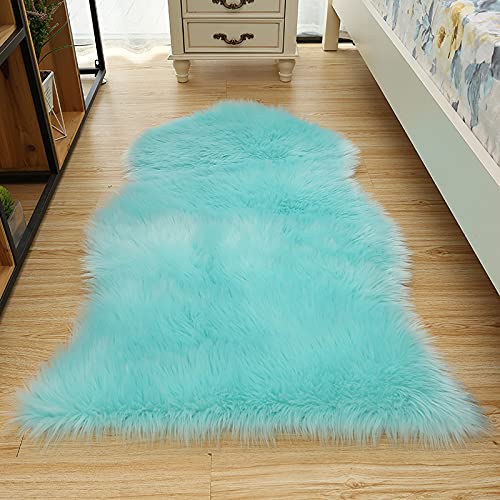 MBHHU Nachttischteppich aus Kunstschaffell, zotteliger, Flauschiger Teppich, graue ästhetische Teppiche & Unterlagen & Schutz, unregelmäßig, 75 x 120 cm(Blue,Irregular 60x90cm/23.6x35.4in) von MBHHU