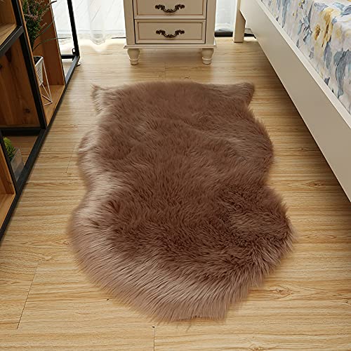 MBHHU Nachttischteppich aus Kunstschaffell, zotteliger, Flauschiger Teppich, graue ästhetische Teppiche & Unterlagen & Schutz, unregelmäßig, 75 x 120 cm(Camel,Irregular 50x80cm/19.7x31.4in) von MBHHU